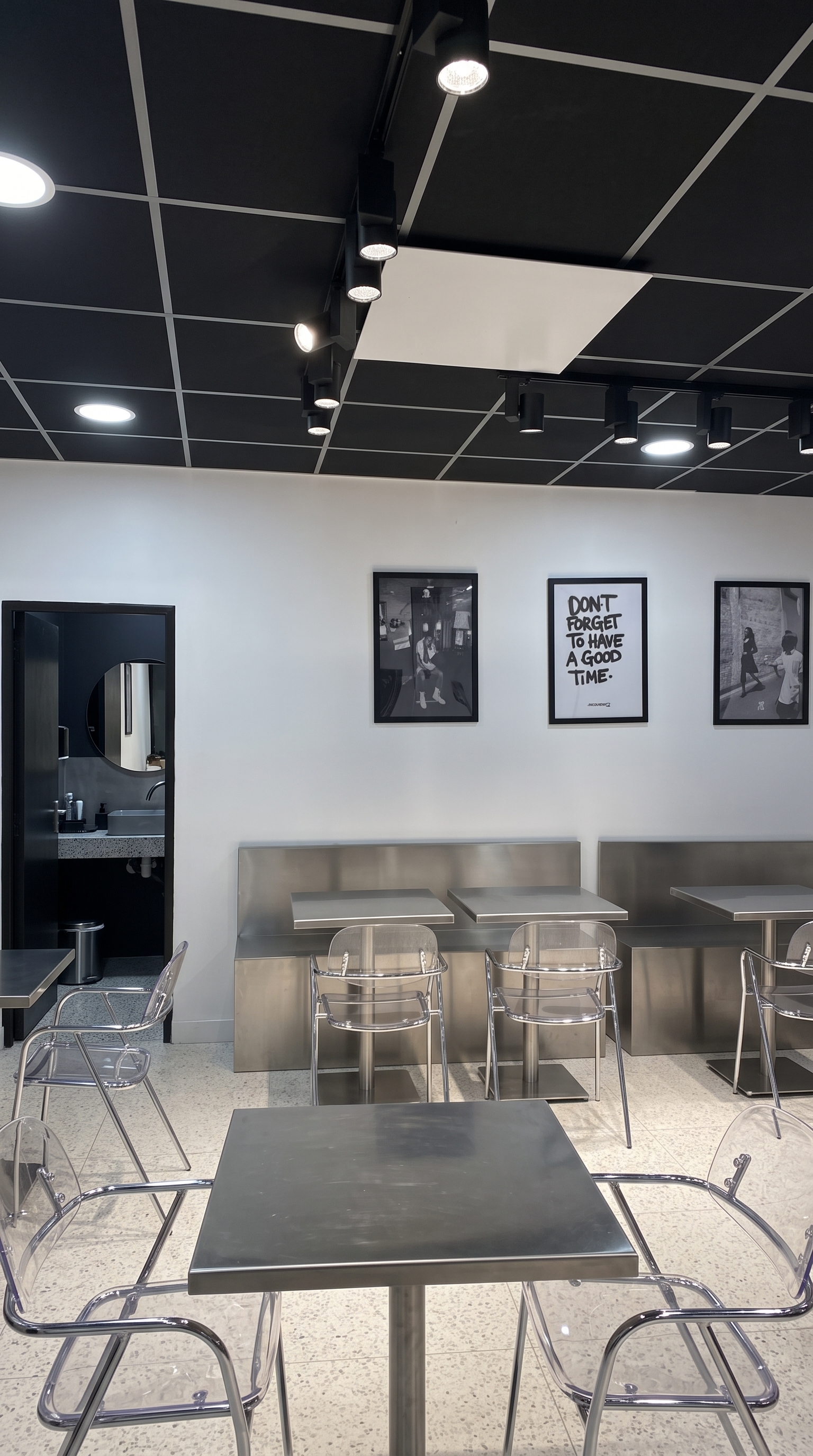 Salle Maison 28 &mdash; Don't forget to have a good time
